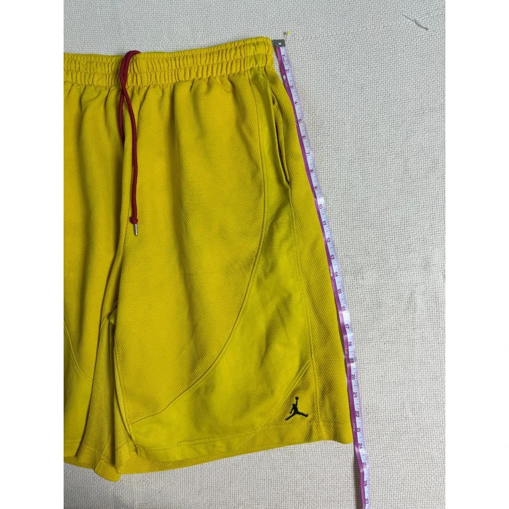 Jordan Men's Yellow Basketball Shorts Dri-FIT Athletic Gym Mesh Shorts Size L